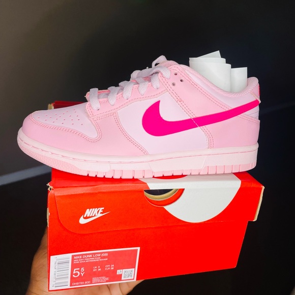 Nike dunks triple pink multiple size ( scamers stop i dnt text outside app) - Picture 4 of 9